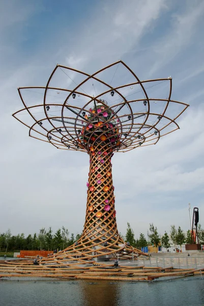 Milan 2015 Fuarı. Evrenin merkezinde. Dünyanın en ünlü coşkusu için.