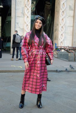 Portre, ünlü figür ve detaylar Milano Moda Haftası 'nda çekildi Şubat 2020' de, sokakta ve mekanlarda