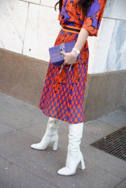 Portre, ünlü figür ve detaylar Milano Moda Haftası 'nda çekildi Şubat 2020' de, sokakta ve mekanlarda