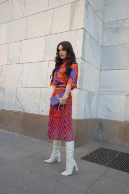 Portre, ünlü figür ve detaylar Milano Moda Haftası 'nda çekildi Şubat 2020' de, sokakta ve mekanlarda