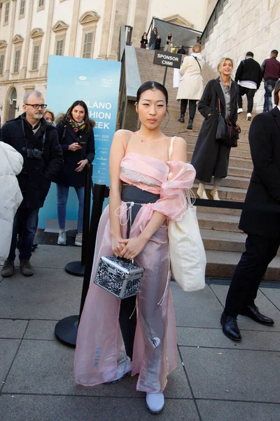 Portre, ünlü figür ve detaylar Milano Moda Haftası 'nda çekildi Şubat 2020' de, sokakta ve mekanlarda