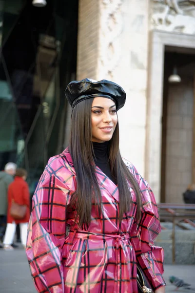 Portre, ünlü figür ve detaylar Milano Moda Haftası 'nda çekildi Şubat 2020' de, sokakta ve mekanlarda