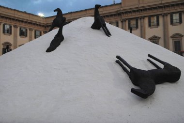 Mimmo Paladino 'nun Milano' da kurduğu 