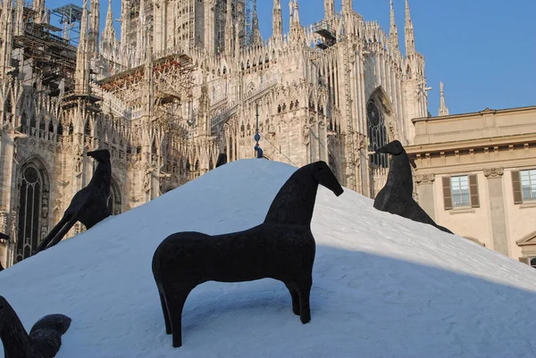 Montagna Del Sale Mimmo Paladino Allestita Milano Una Scultura Del — Foto Stock