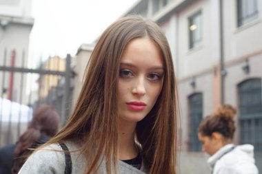 Chiara Corridori, Milan Moda Haftası 2017 'deki defilesinin sonunda ünlü bir manken.