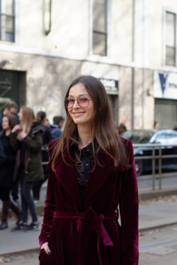 Milan Moda Haftası 2017 'de Dolce & Gabbana Moda Gösterisinden sonra Milano sokakları ve yeri