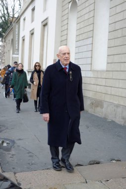 Milan Moda Haftası 2017 'deki defileden sonra halk figürü