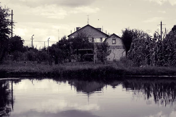 Landelijk zomerlandschap — Stockfoto