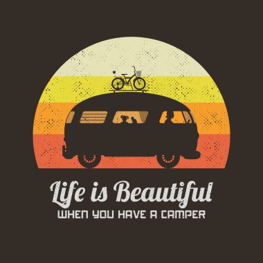 Araba yolda. Kamp yapan insan ve kedi siluetleriyle geçmişe dönük illüstrasyon. Aile gezisi. Parmak izleri ve tişörtler için vektör arkaplan