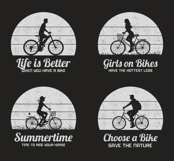 자전거타는 사람들 자전거에 자전거타는 사람들의 실루엣을 곁들인 흑백의 지문을 티셔츠 — 스톡 벡터