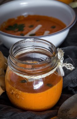 Cadılar Bayramı partisi için balkabağı çorbası