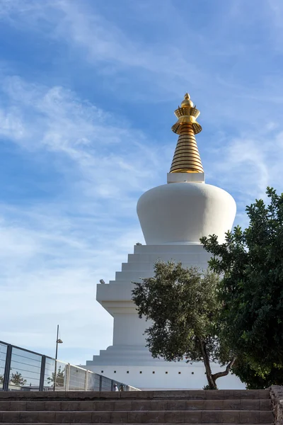 Которое Ступа представляет собой здание в форме купола, возведенное как буддийский Шри — стоковое фото