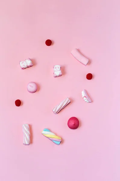 お菓子やカラフルな背景とお菓子 — ストック写真