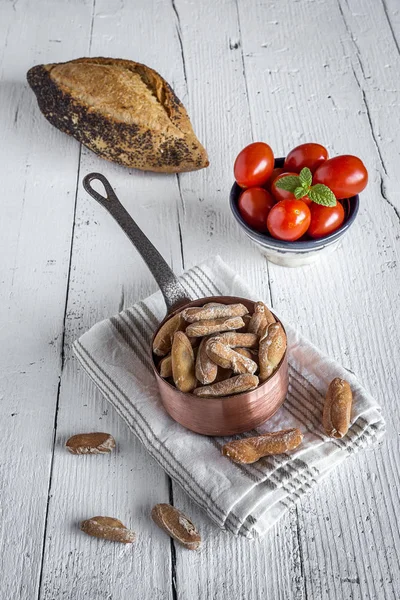 Bastoncino di pane con farina e frumento — Foto Stock