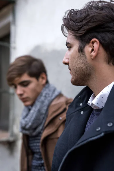 Portrait of two young man posing with fashionable winter clothes — Stock Photo, Image