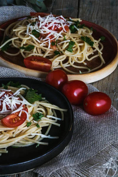 spaghetti et tomates aux fines herbes 
