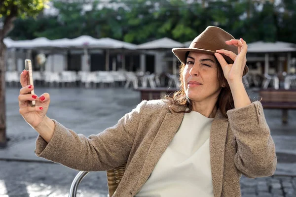 40 yaşındaki kadın selfie alarak