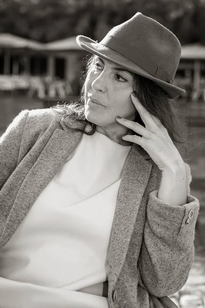 çekici orta yaşlı bir kadın