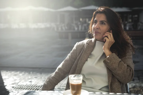 40 años mujer bebiendo café —  Fotos de Stock