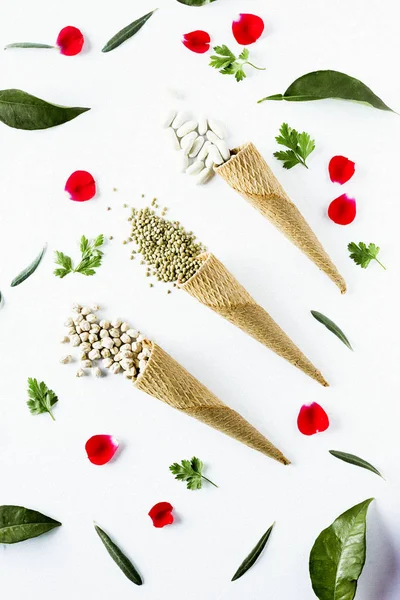 Cuencos de varias verduras (lentejas, garbanzos y frijoles) ) — Foto de Stock