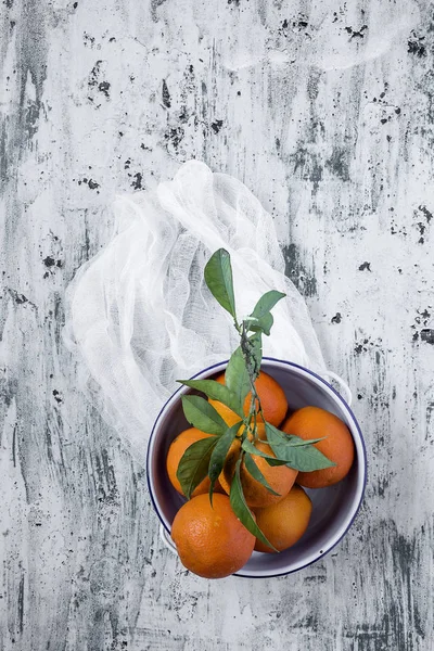 Naranjas sobre fondo claro — Foto de Stock