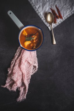 Domuz eti güveç sebze ile