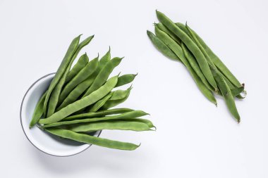 Beyaz Arkaplanda Taze Yeşil Fasulye