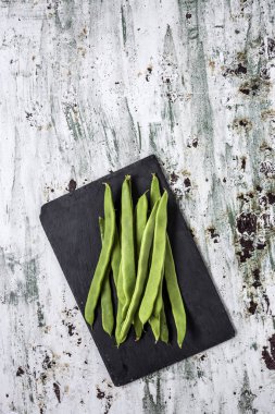 Beyaz Arkaplanda Taze Yeşil Fasulye