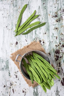 Beyaz Arkaplanda Taze Yeşil Fasulye