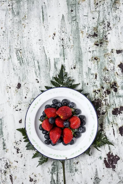 딸기와 블루베리의 혼합 — 스톡 사진