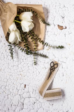 Kırmızı ve Beyaz Lale ile çiçek arka plan 