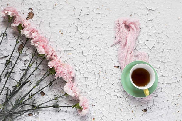 Taza de té con fondo floral — Foto de Stock