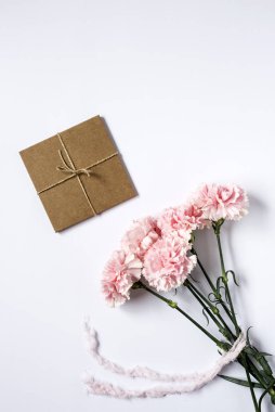 Hediye kutusu ile dize