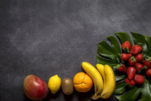 Blandning av färska frukter — Stockfoto