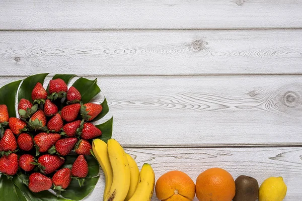 Blandning av färska frukter — Stockfoto
