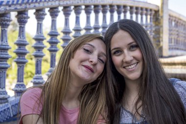 Lezbiyen çift birlikte açık havada kavramı