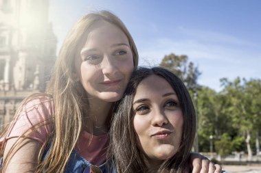 Lezbiyen çift birlikte açık havada kavramı