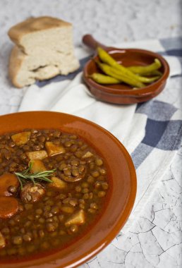 Mercimek chorizo ve domuz güveç