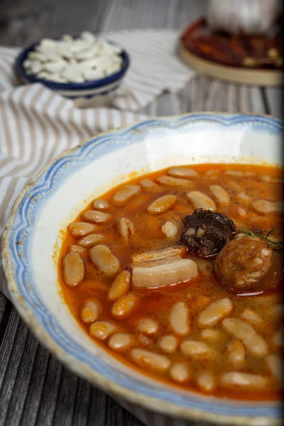 Stew of beans with chorizo and pork — Stock Photo, Image