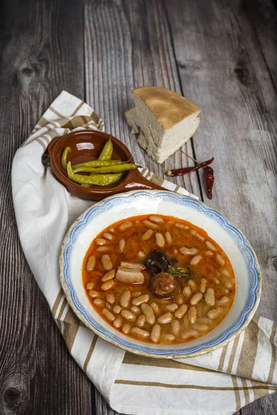 Guisado de feijão com chouriço e porco — Fotografia de Stock