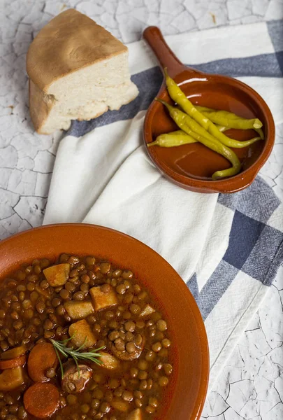 Estofado de lentejas con chorizo y cerdo — Foto de Stock