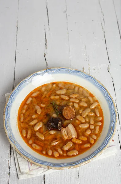 Dušené fazole s chorizo a vepřové — Stock fotografie