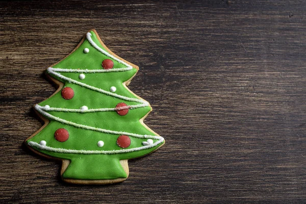 Різдвяне печиво на дерев'яному столі — стокове фото