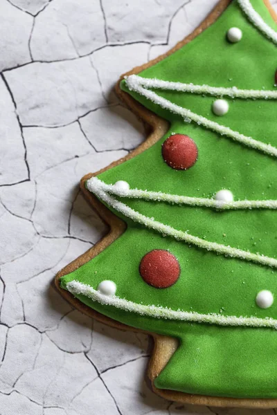 Biscuits de Noël sur table en bois — Photo