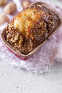 Ev yapımı kek tarçın ve badem