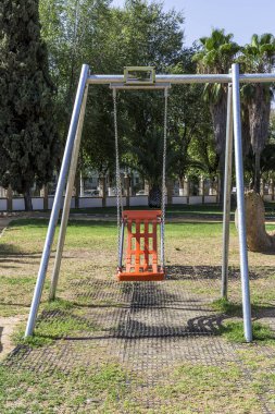 bir parkta çocuklar için oyun alanı