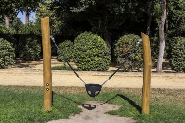 bir parkta çocuklar için oyun alanı