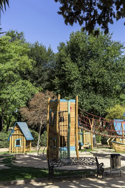 Plac zabaw dla dzieci w parku — Zdjęcie stockowe