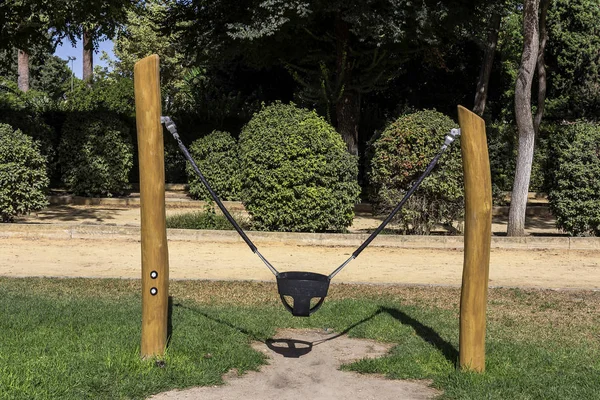 Parque infantil para niños en un parque —  Fotos de Stock