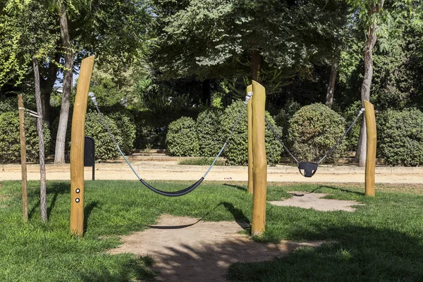 Parque infantil para crianças em um parque — Fotografia de Stock